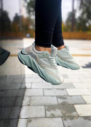 Женские кроссовки adidas yeezy 700 salt grey,кроссовки адидас изи 700 серый шнуровка3 фото