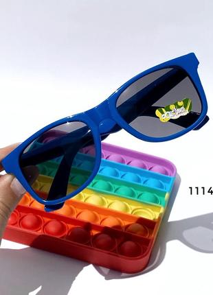 Дитячі сонцезахисні окуляри у синій оправі + pop it в подарунок к. 11143