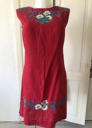 Красное льняное платье с вышивкой