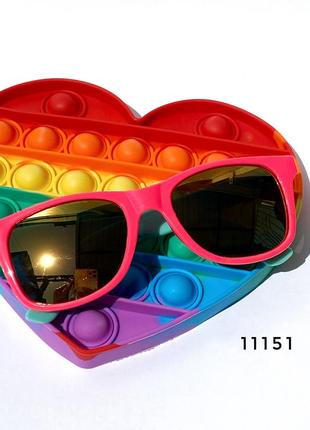 Дитячі сонцезахисні окуляри в рожевій оправі з блакитними дужками + pop it в подарунок к. 111513 фото