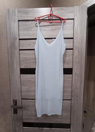 Сукня в білизняному стилі