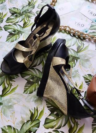 Кожаные качественные черные босоножки с золотистыми вставками 🖤asos🖤