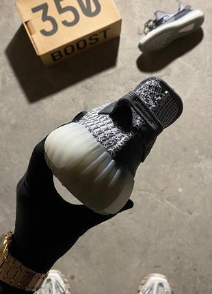 Женские кроссовки adidas yeezy boost 350 v2 black white,кроссовки адидас изи буст 350 чёрный с белым платформа6 фото