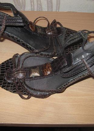 Продам босоніжки фірми newyork 37.5 розміру .