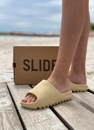 Шльопки yeezy slide desert sand2 фото