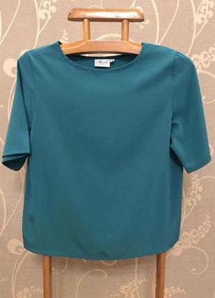 Очень красивая и стильная брендовая блузкка зелёного цвета 20.