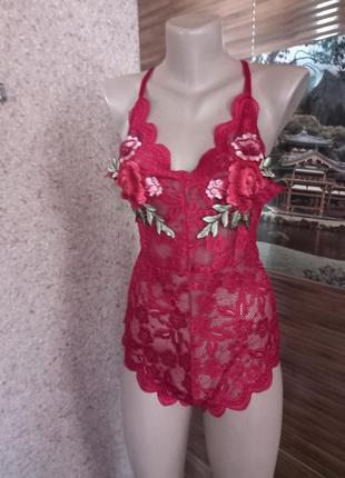 Красивый кружевной бодик с вышивкой