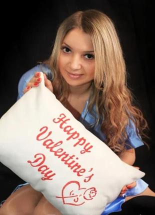 Подарочная подушка с вышивкой “happy valentine’s day”