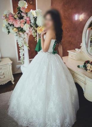 Шикарна пишна весільна сукня розшита камінням swarovski колір ivory