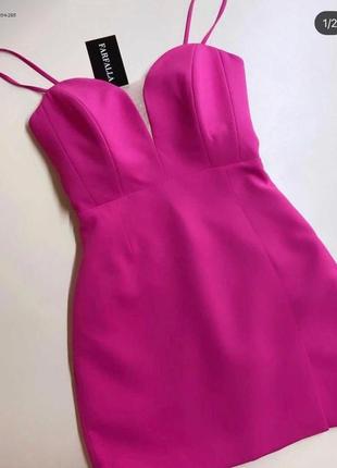 Яркое малиновое платье мини