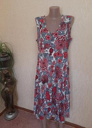 Яскраве плаття жатка у квіти easr