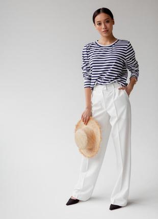 Класичні брюки в білому кольорі