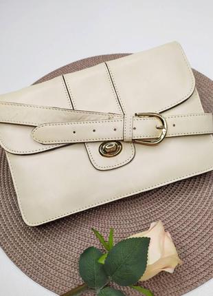 Невелика шкіряна сумочка клатч кремового кольору