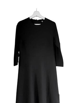 Фирменное черное классическое платье uniqlo