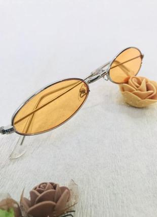 Стильні окуляри в металевій оправі, трендове жовте скло