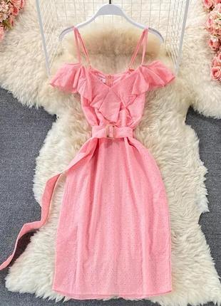 Женское красивое розовое платье прошва