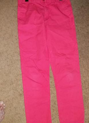 Брюки летние на девочку рост 150-158 см цвет красный.