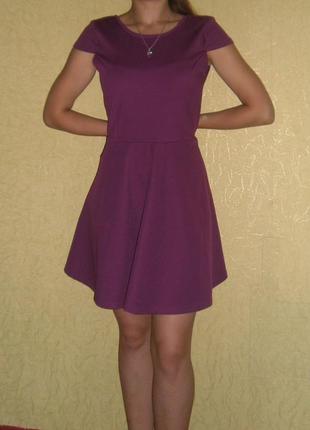 Платье с вырезом на спине