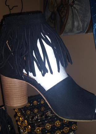 Стильні замшеві босоніжки