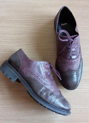 Стильные кожаные туфли оксфорды 38 р. 24,5 см. bata, нюанс5 фото