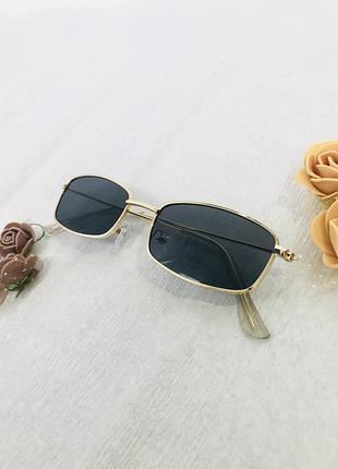 Стильні окуляри в металевій оправі