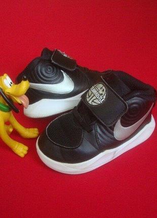 Кросівки nike team hustle оригінал 23-24 розмір 14.5 см