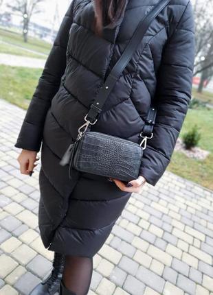 Итальянская кожаная сумка женская (из натуральной кожи черного цвета) с  длинными ручками с цепью5 фото