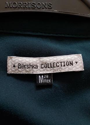 Платье рубашка с удлиненной спинкой натуральное темно-изумрудное bershka p.m2 фото