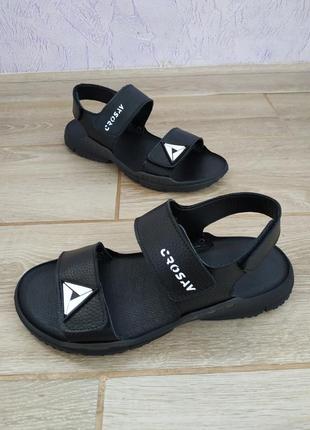 Чоловічі шкіряні сандалі.