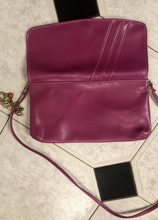 Модна сумка багет кольору фуксія через плече4 фото