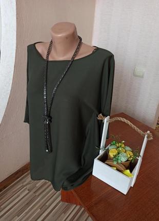 Темно-оливковая блуза-платок
