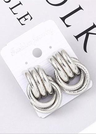 Стильна біжутерія