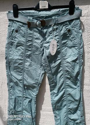 Легкие котоновые брюки, капри карго с поясом от edc7 фото