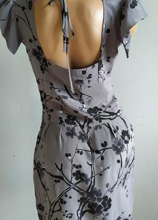 Платье с открытой спинкой из 100% шелка.2 фото