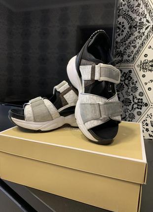 Сандалі michael kors 38 (7.5)