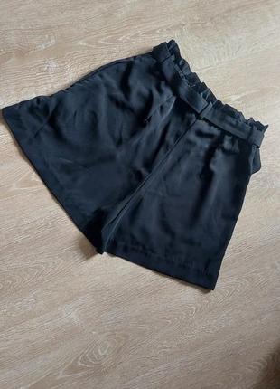 Черные базовые женские шорты с высокой талией с поясом h&m7 фото