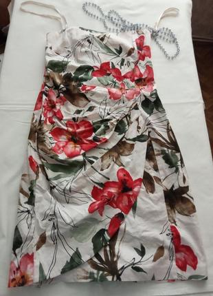 Нарядное цветочное платье с открытыми плечами rinascimento. kоттон.1 фото