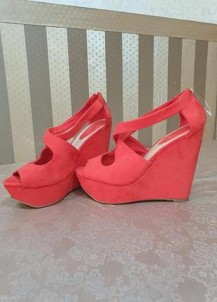 Босоножки. bershka.