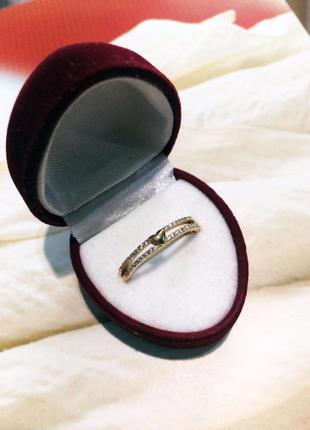 Позолоченное кольцо с россыпью фианитов3 фото
