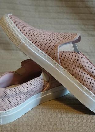 Ніжно рожеві перфоровані сліпони woman by common projects сша / італія 39 р. ( 26 див.)