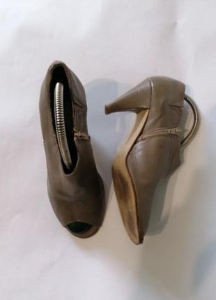 Кожаные босоножки туфли andre