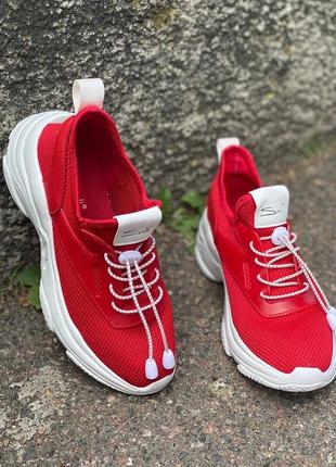 Кросівки червоні жіночі2 фото