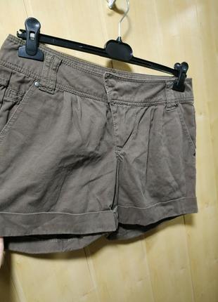 Шорти.