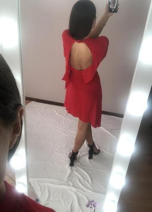 Красное платье с открытой спинкой3 фото