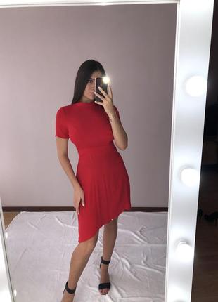 Красное платье с открытой спинкой2 фото