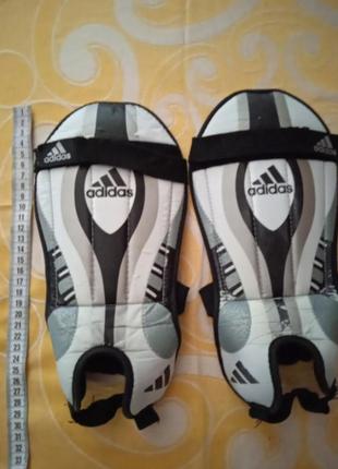 Adidas защитные щитки,накладки для ног для спорта,размер м,l