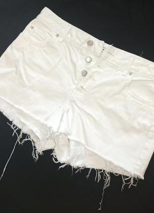 Белые джинсовые шорты pimkie