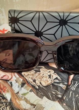 Очки солнцезащитные брендовые женские с чехлом5 фото