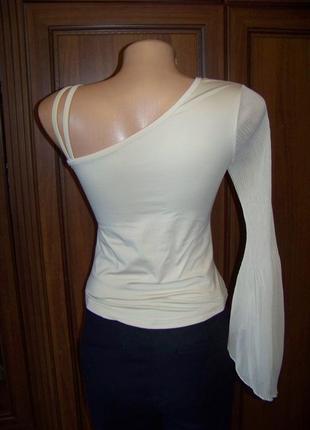 Ошатна вершкова блузка з одним рукавом3 фото