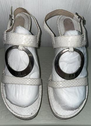 Versace оригінал босоніжки з шкіри пітона р. 35